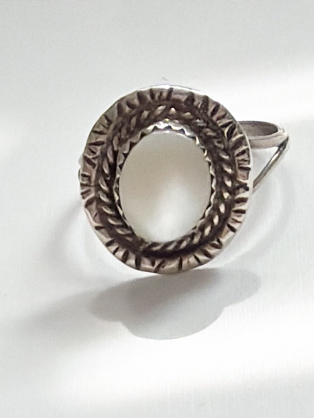 Vintage Southwestern Mother of Pearl Sterling Silver Ring